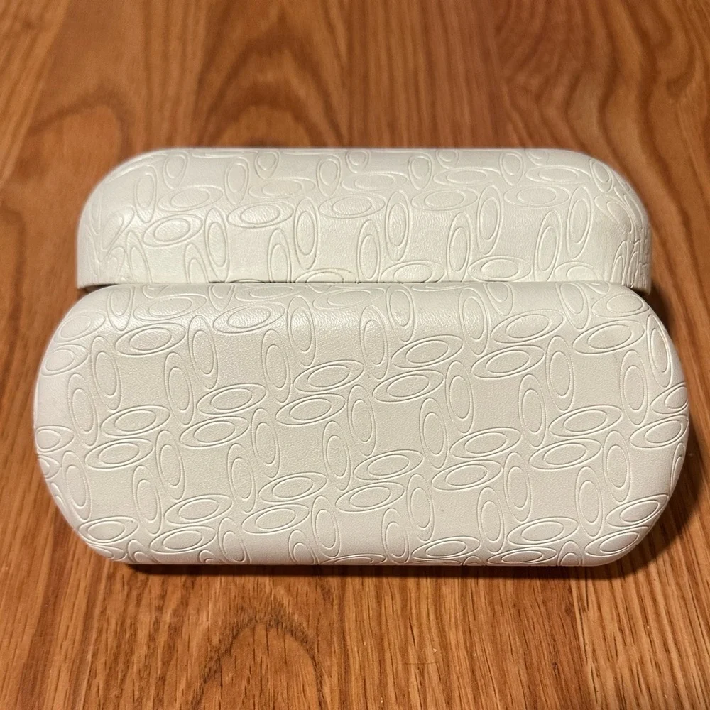 Oakley Cream Embossed Sunglasses/Eyeglass Hard Case and soft case - Picture 4 of 4